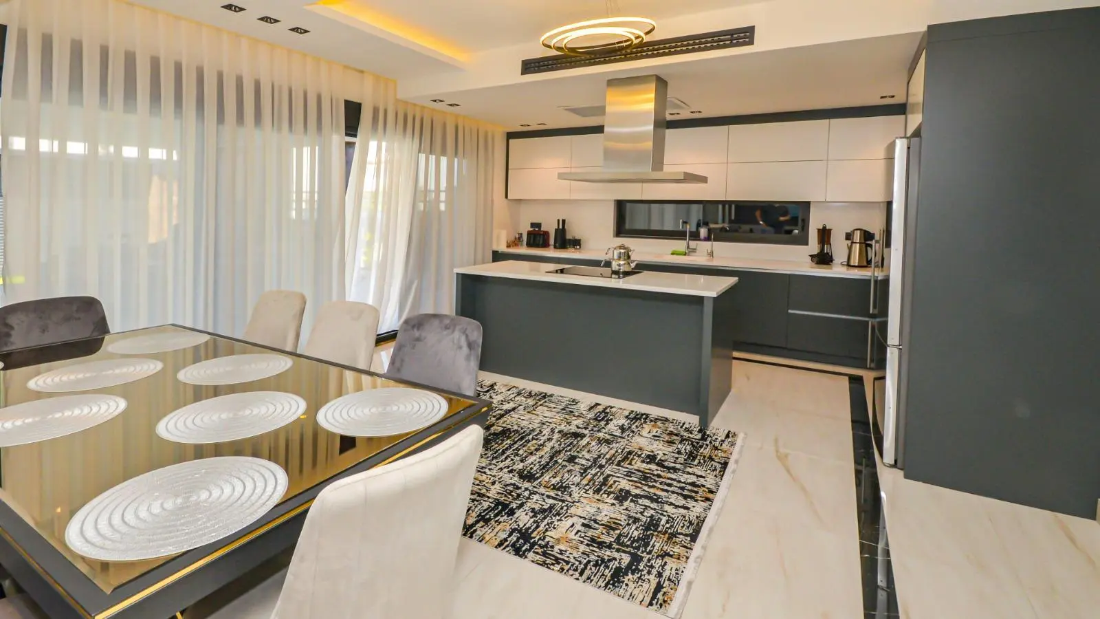 Fitted kitchen